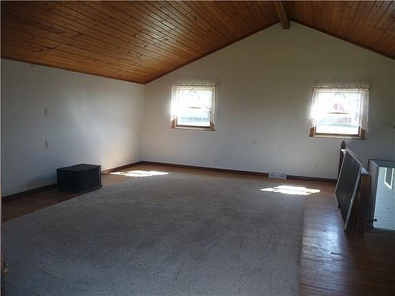 5th image of 2010 Lundys Ln