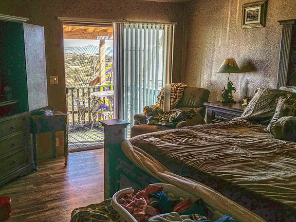 Master Suite w/own deck