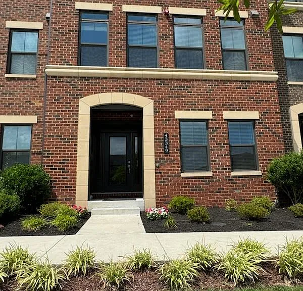 Welcome to 43349 Stadium Terrace!