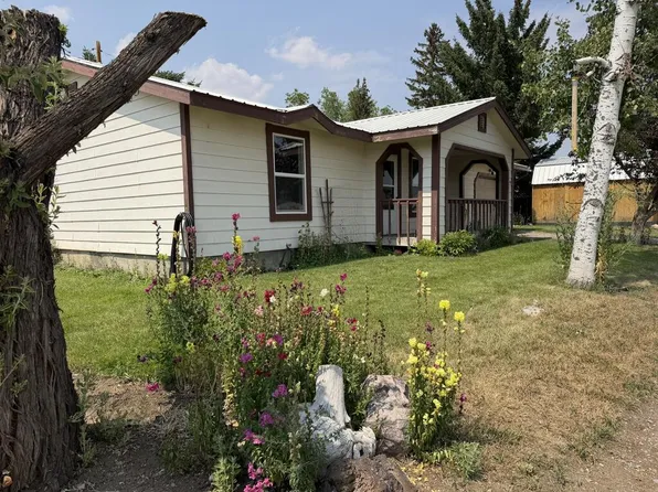 110 S 11th St, Challis, ID 83226
