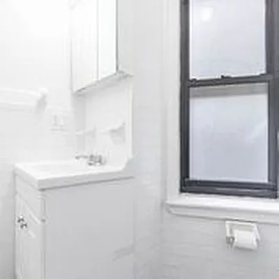 Rented by Bond New York | media 18