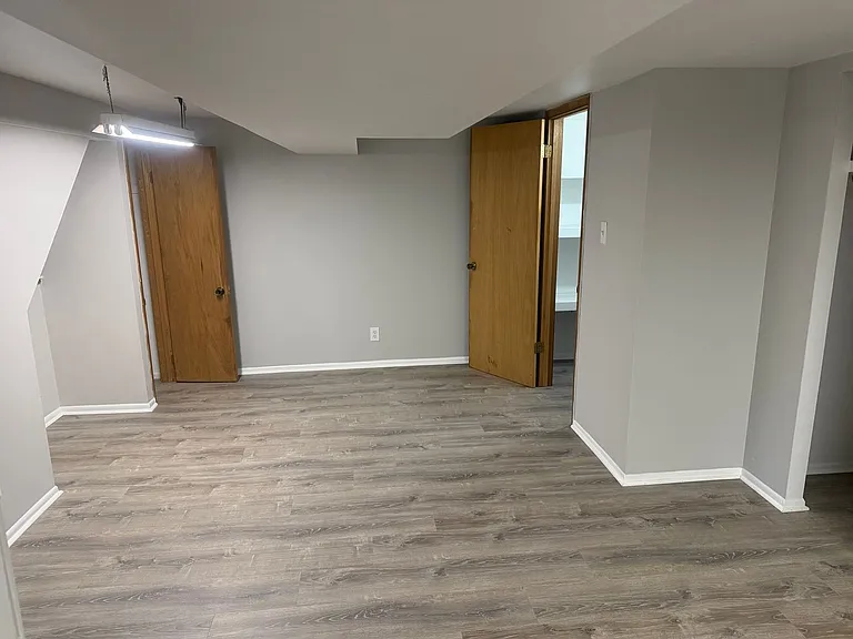(357) 3961-63 Jane — Photo 16