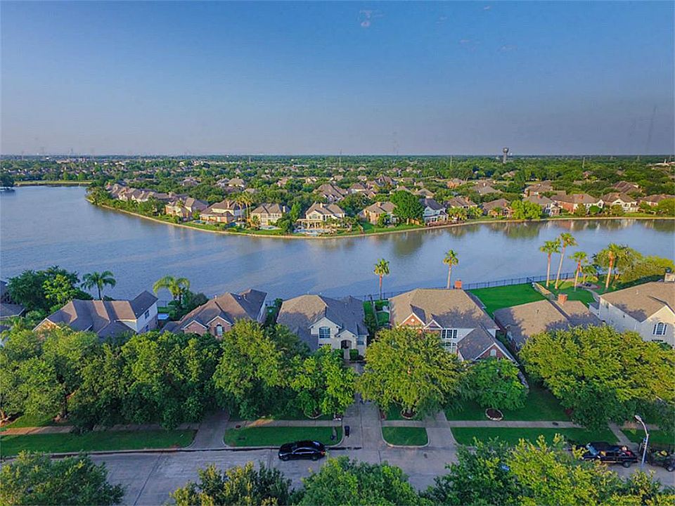 1st image of 1823 Lakefront Dr