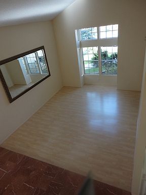 5th image of 5438 Butterfield St