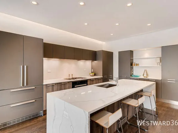 880 N Milwaukee Ave, Chicago, IL