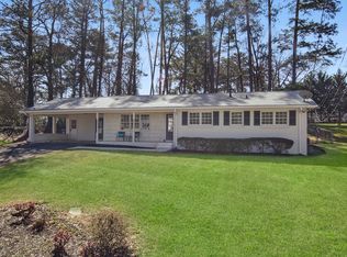 235 Valley Dr, Roswell, GA 30075