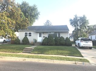 305 Zengele Ave, Aurora, IL 60505