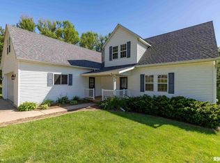 138 Fyre Lake Dr, Sherrard, IL 61281