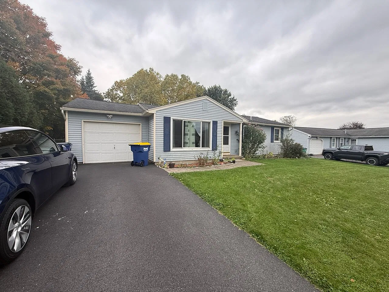 3 bed, 1050 sqft, $2,349 — Photo 3