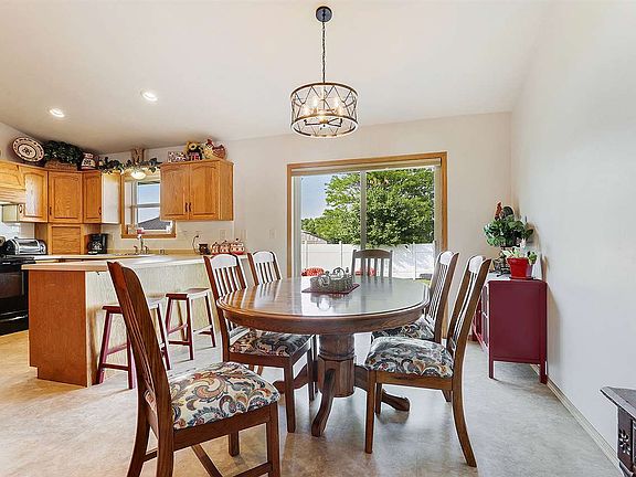 3rd image of 1298 Carmen Ct