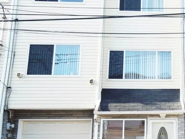 38 Michelle Ln, Staten Island, NY 10306