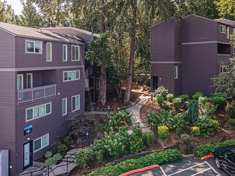 Larkspur West Linn — Photo 3
