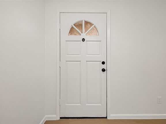 4th image of 215 Crest Hill Dr