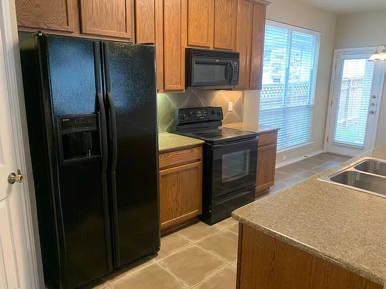6735 Biscay Bay — Photo 7