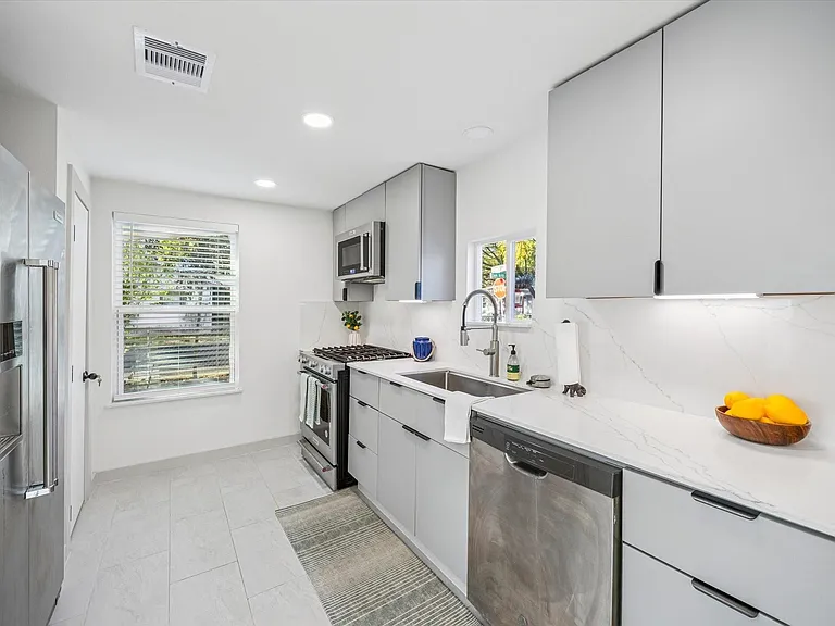 4901 Prock Ln — Photo 8