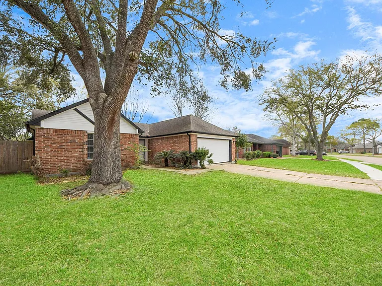 4915 Pecan Grove Dr — Photo 2