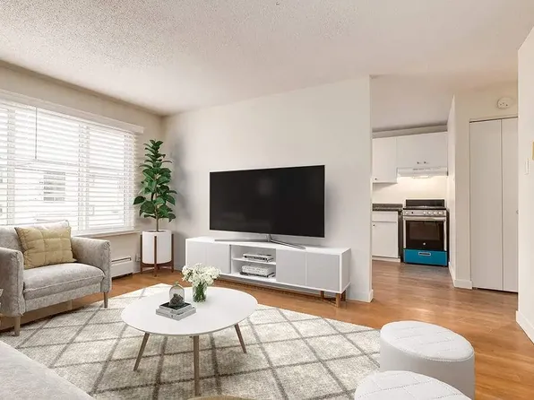 10930 83rd St NW #3, Edmonton, AB T5H 1M1