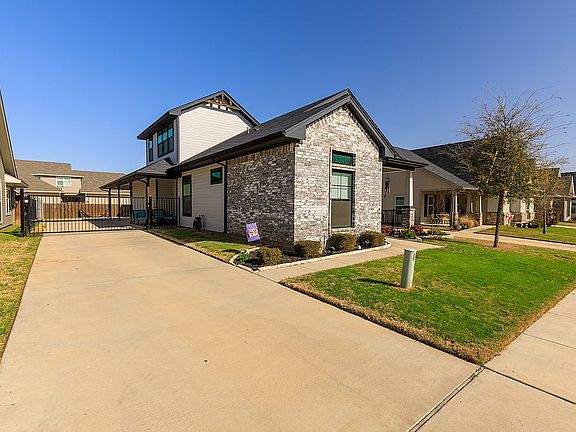2nd image of 440 Heritage Trl