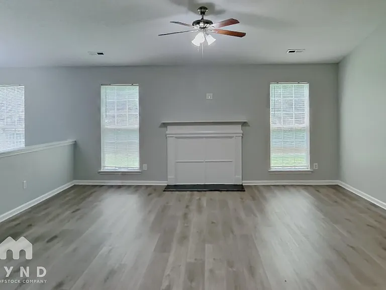 6902 Kentucky Derby Dr — Photo 8
