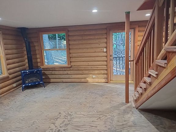 Main Cabin - Living Room