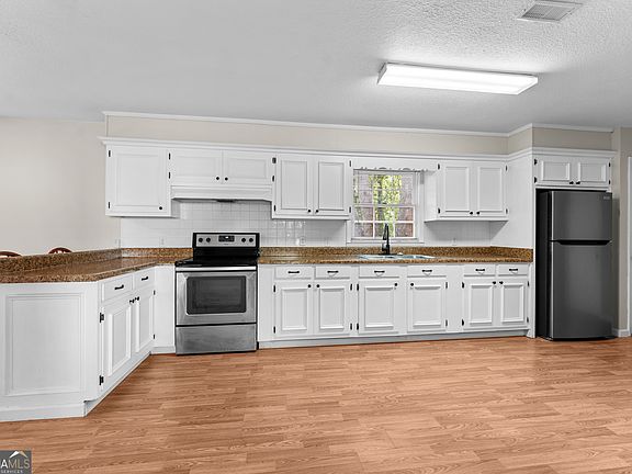 3rd image of 91 Peagler St