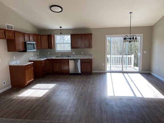 5th image of 6 E Persimmon Dr