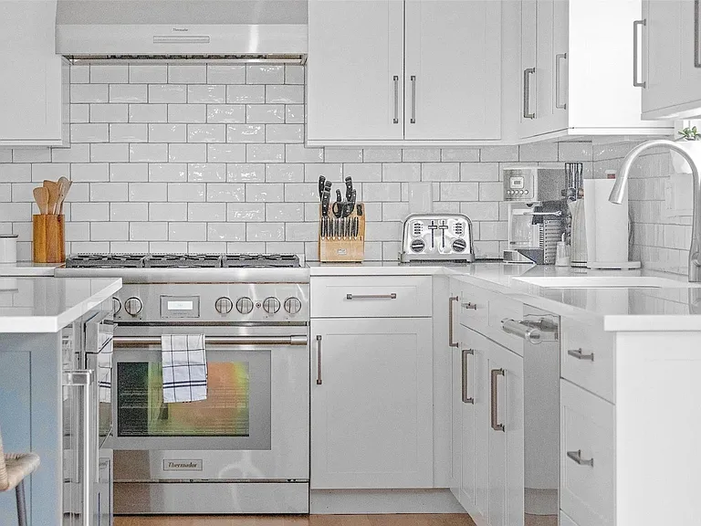 75 Clearview Ave — Photo 8
