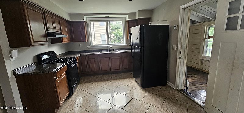 3rd image of 1231 5th Avenue