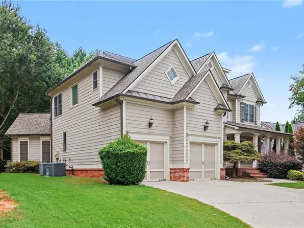 1762 Country Wood Dr, Hoschton, GA 30548