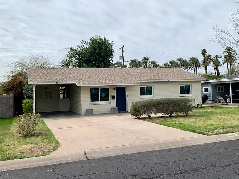 Angle view of front of home to highlight large front yard - 4437 E Campbell Ave
