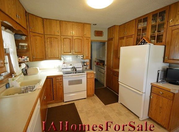 Kitchen with Tons of Cupboards

