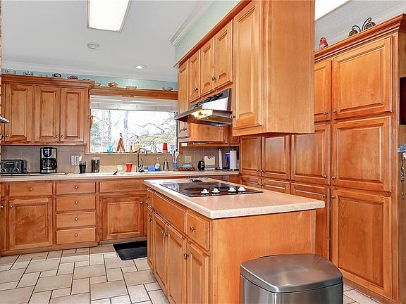 5th image of 5358 Highland Dr