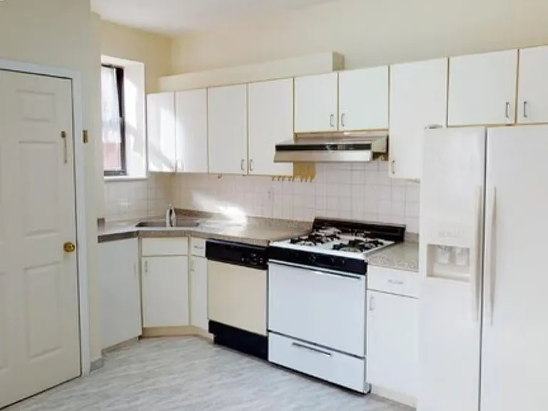 182 Bay 22nd St #4A — Photo 4