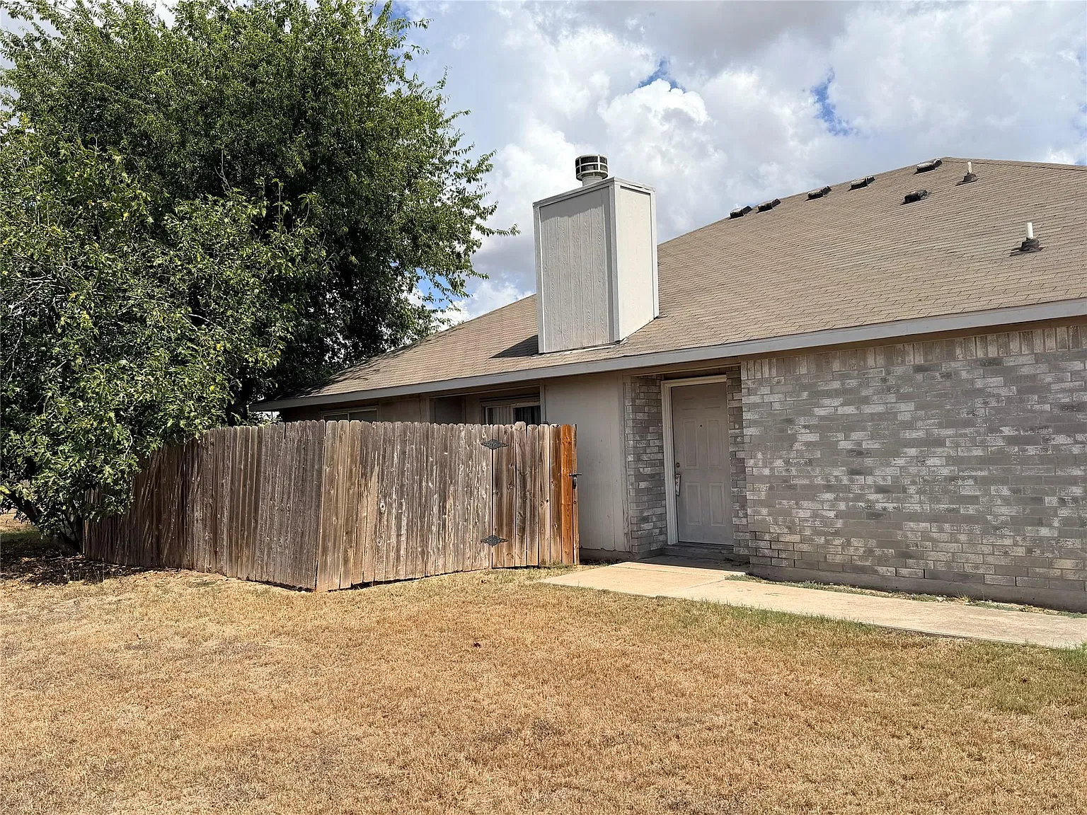 2 bed, 2.0 bath, 1044 sqft, $1,500 — Photo 2