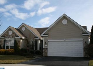 8 Taylor Ct, Columbus, NJ 08022