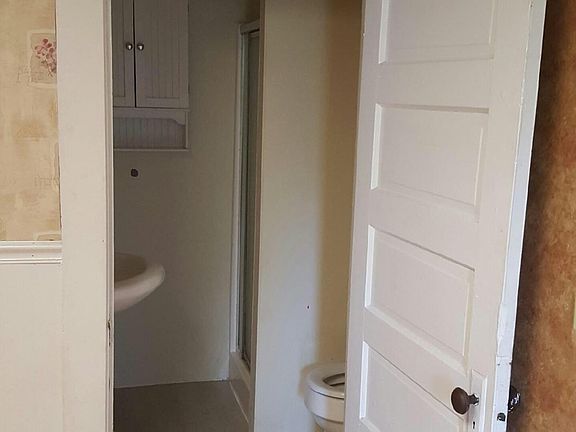 3rd image of 20 Short Ave APT C