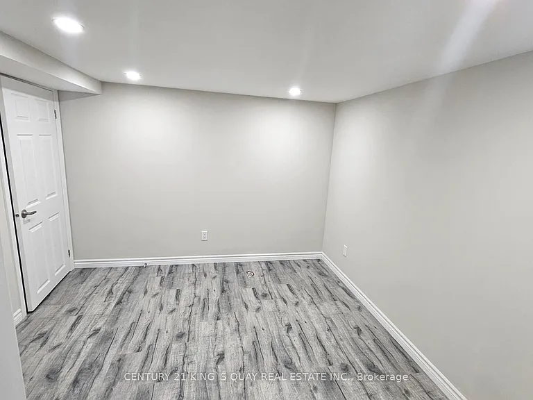 498 Wilson Rd S #BASEMENT — Photo 10