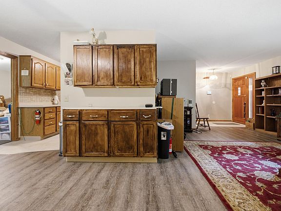5th image of 17487 Dewes Rd