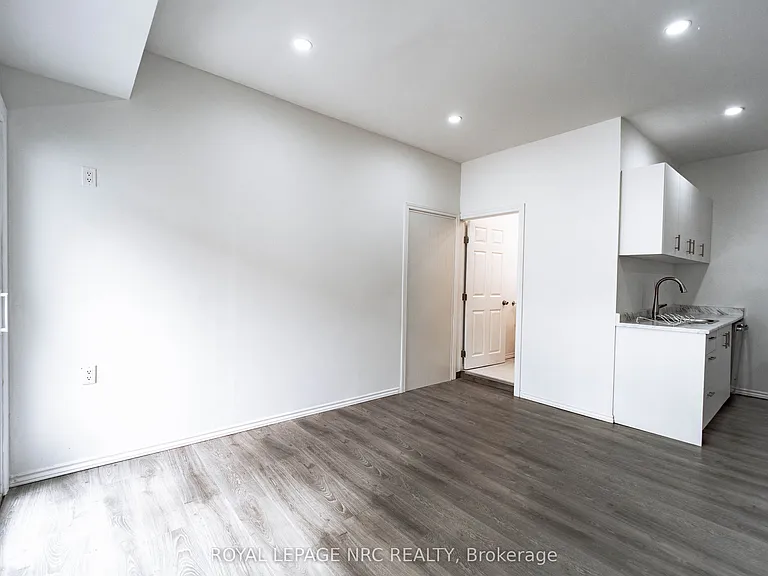 138 Main St W #1B — Photo 6