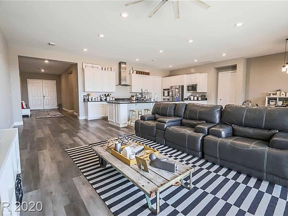 4th image of 10117 Mountain Foothills Ave