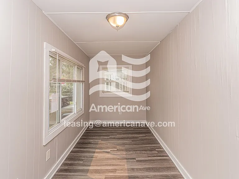1383805_008_sitting_room_8.jpg