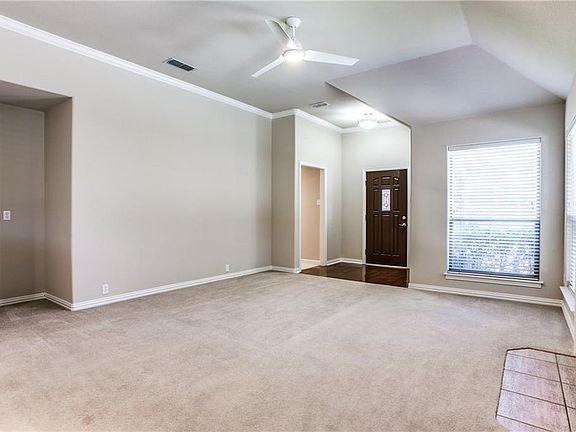 4th image of 534 NE Green Oaks Blvd