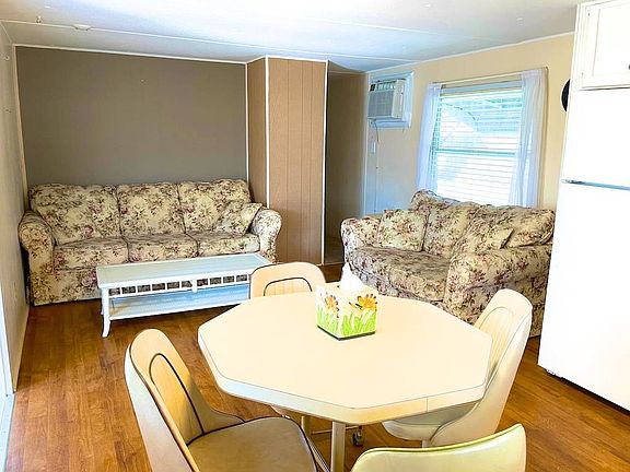4th image of 7400 46th Ave N #225