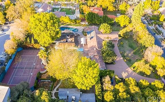 4th image of 5031 Encino Ave