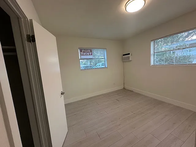 3 bed, 1050 sqft, $2,200 — Photo 4