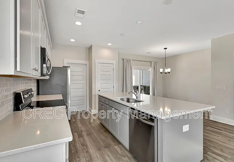 7811 Park Gate Dr — Photo 7