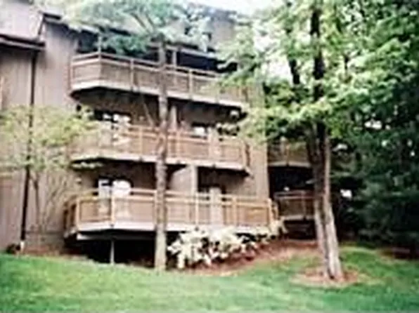 636 Meredith Ln, Cuyahoga Falls, OH 44223