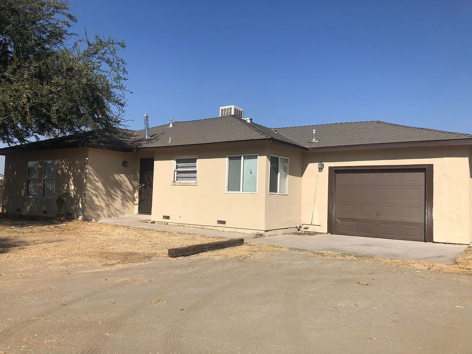 1120 N E Street, Tulare, CA 93274 | Zillow