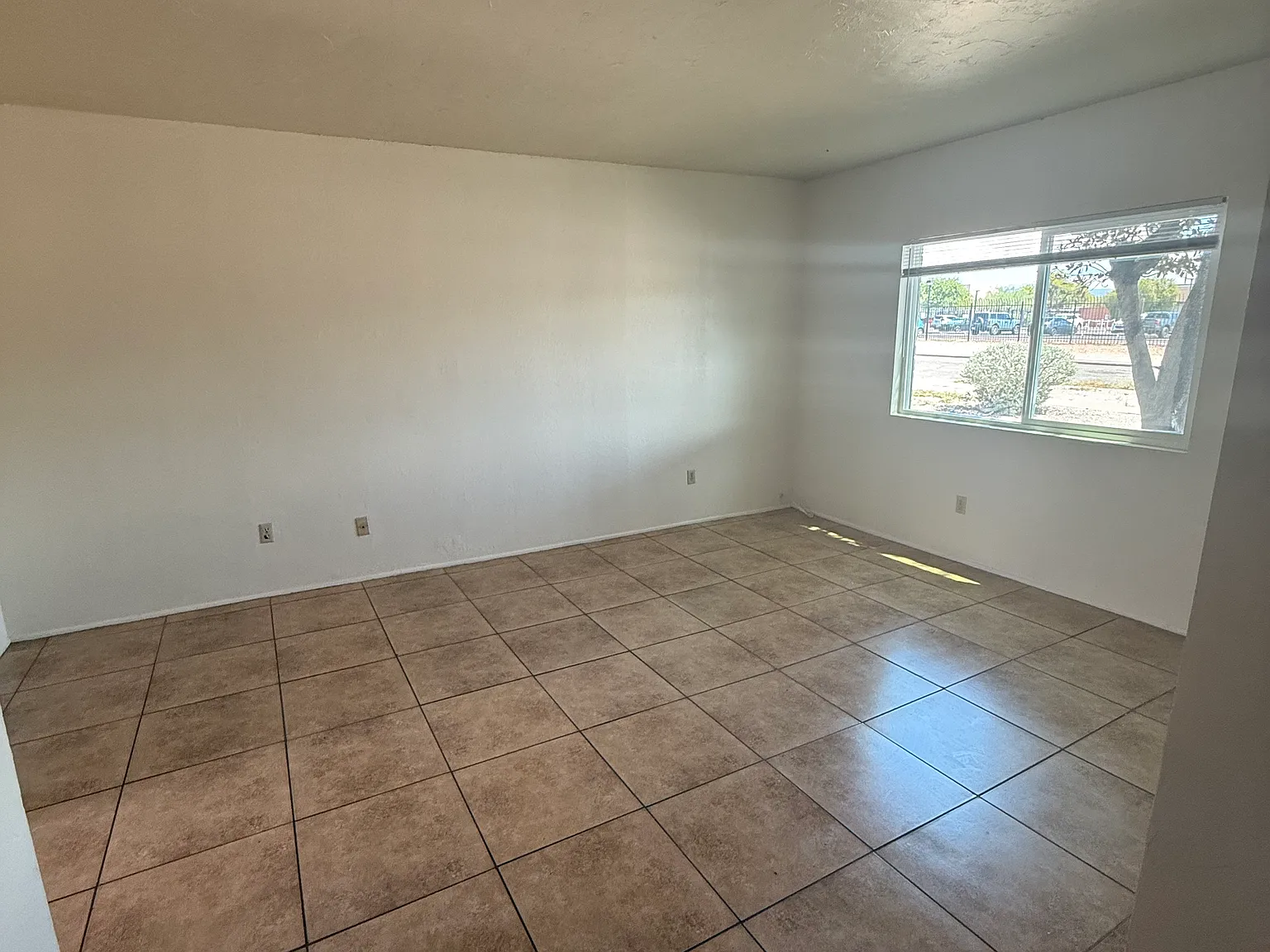 2 bed, 986 sqft, $1,400 — Photo 2