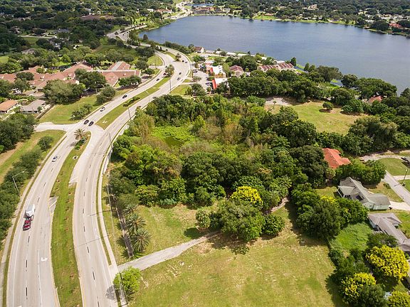 2nd image of 1101 Cypress Gardens Blvd